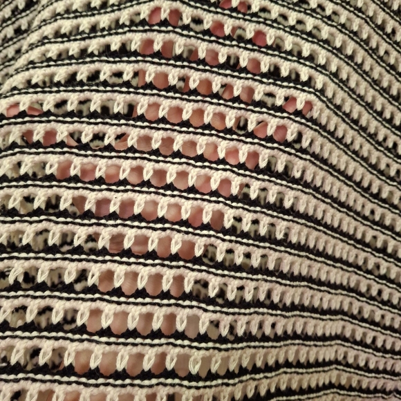 "OLD NAVY" Sz.M  Like brand new Open-Stitch Black and White Crew Neck Sweater - Picture 5 of 11